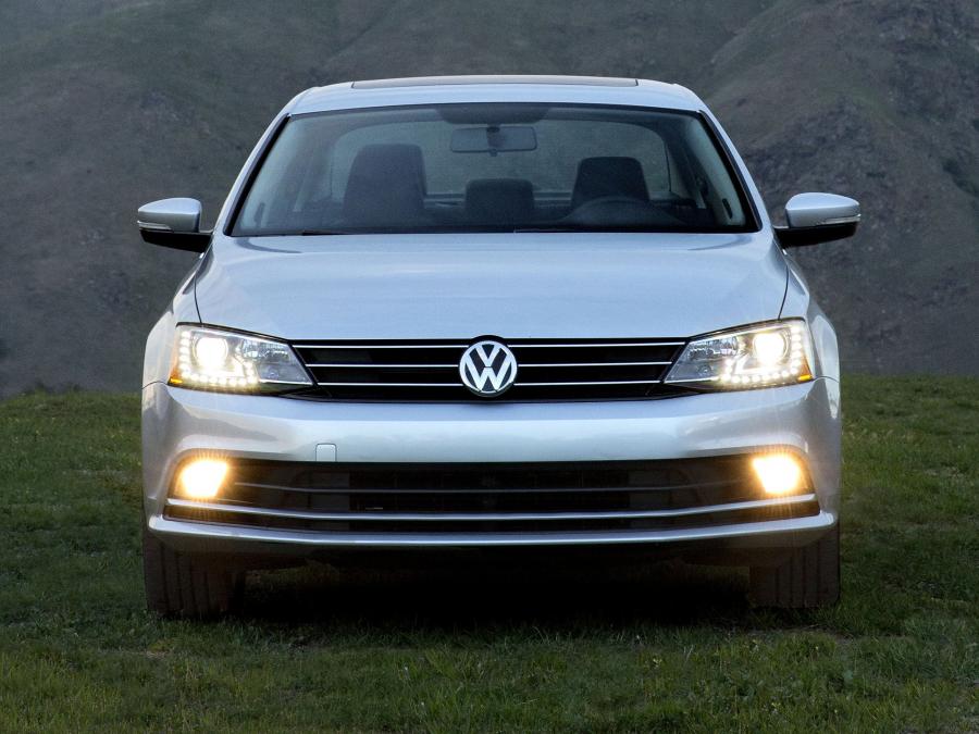 Volkswagen Jetta 2015 года  (US) (фото 4 из 62)